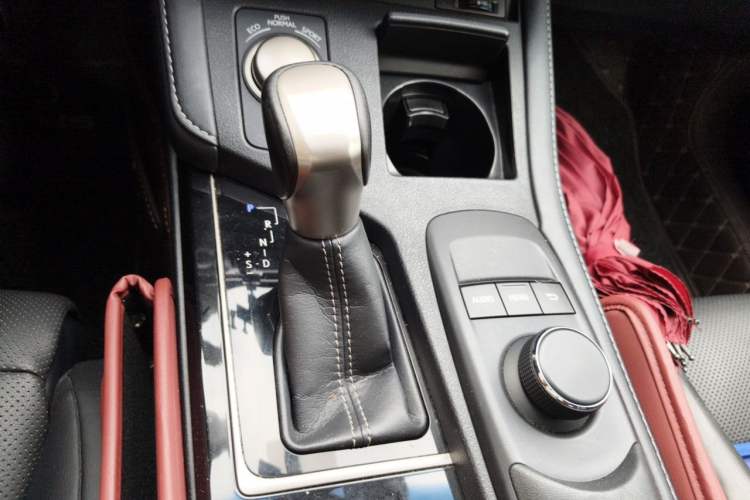 Used Lexus ES 2015 250 Elegant Edition Gear Lever