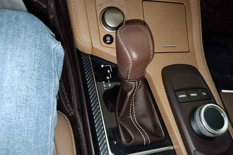 Used Lexus ES 2015 200 Elite Edition Gear Lever