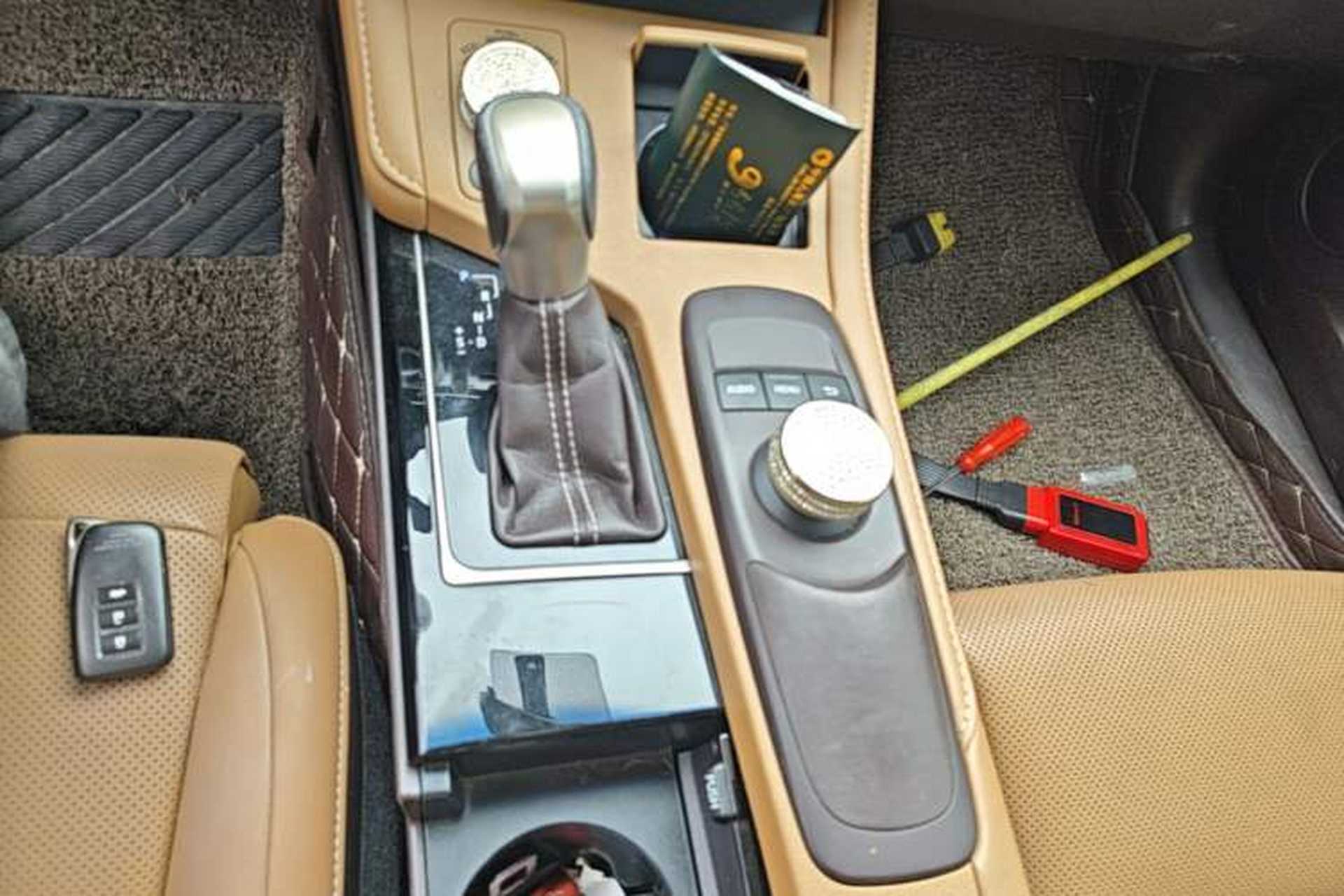 Used Lexus ES 2015 200 Elite Edition Gear Lever
