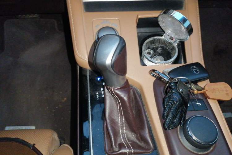 Used Lexus ES 2015 200 Elite Edition Gear Lever