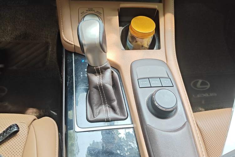 Used Lexus ES 2015 200 Elite Edition Gear Lever