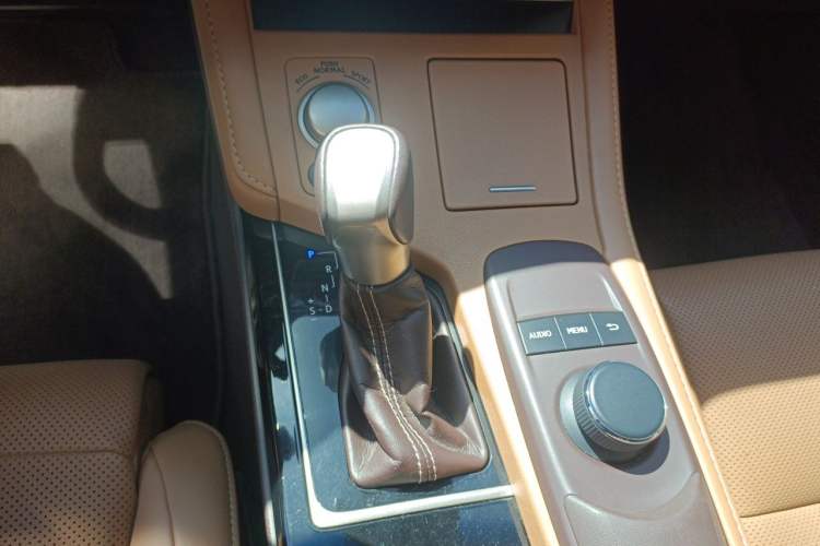 Used Lexus ES 2015 200 Elite Edition Gear Lever