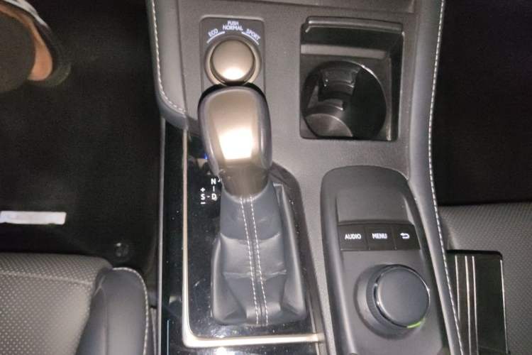 Used Lexus ES 2015 300h Comfort Edition Gear Lever