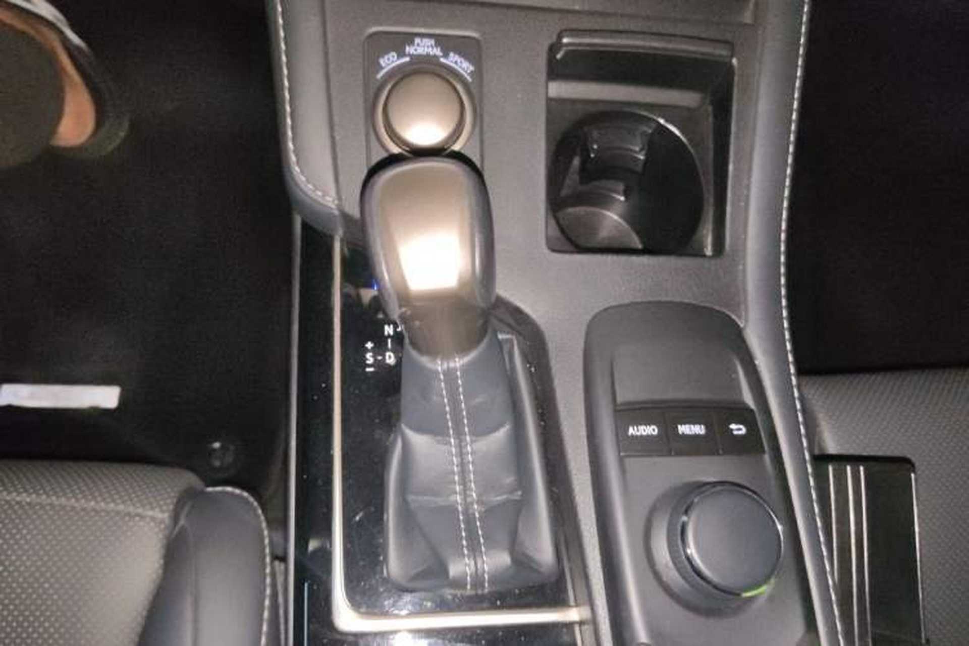 Used Lexus ES 2015 300h Comfort Edition Gear Lever