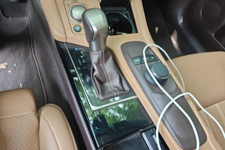 Used Lexus ES 2015 200 Elite Edition Gear Lever