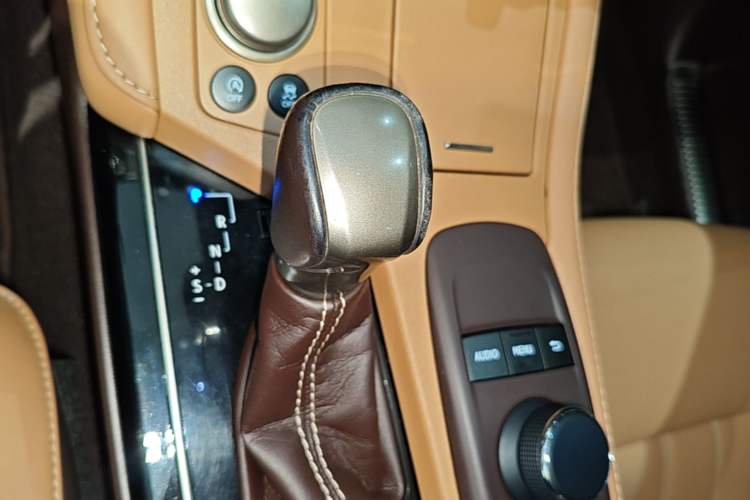 Used Lexus ES 2015 200 Elite Edition Gear Lever