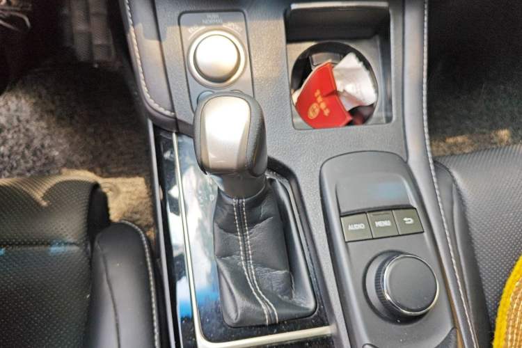 Used Lexus ES 2015 200 Elite Edition Gear Lever