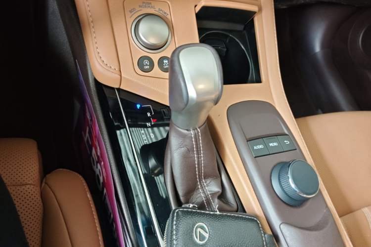 Used Lexus ES 2015 200 Comfort Edition Gear Lever