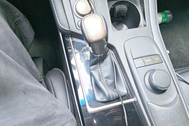Used Lexus ES 2015 200 Elite Edition Gear Lever