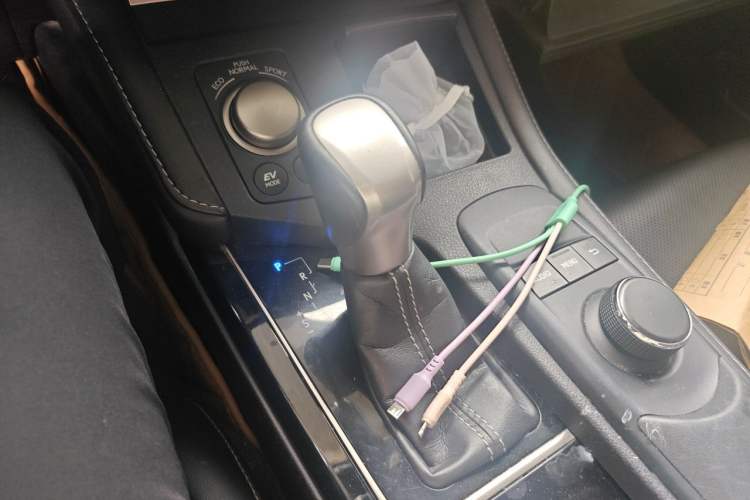 Used Lexus ES 2015 300h Comfort Edition Gear Lever