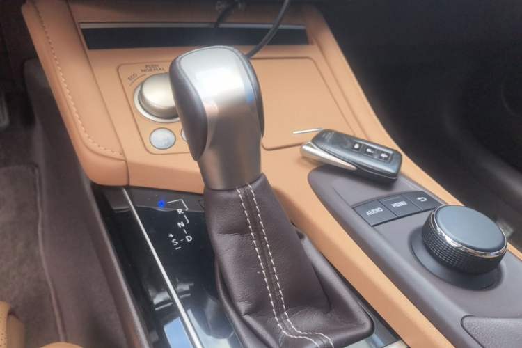 Used Lexus ES 2015 200 Elite Edition Gear Lever