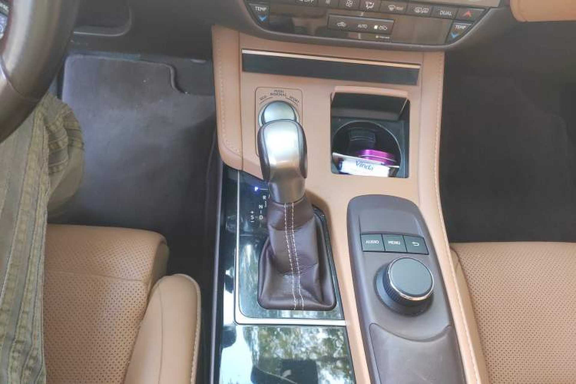 Used Lexus ES 2015 200 Elite Edition Gear Lever