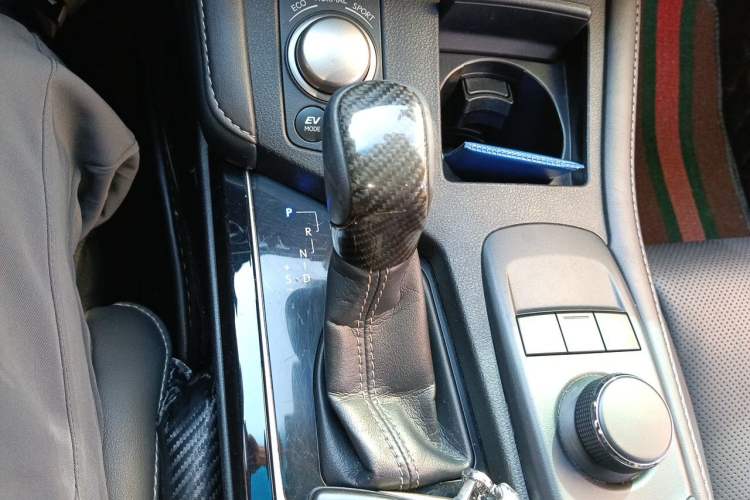 Used Lexus ES 2015 300h Comfort Edition Gear Lever