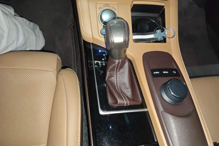 Used Lexus ES 2015 200 Comfort Edition Gear Lever