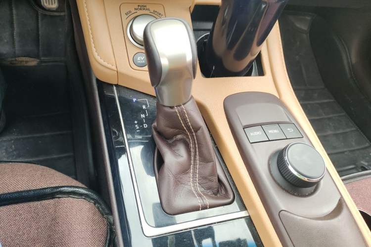Used Lexus ES 2015 300h Comfort Edition Gear Lever