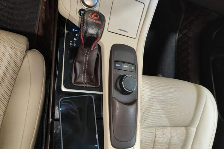 Used Lexus ES 2015 200 Elite Edition Gear Lever