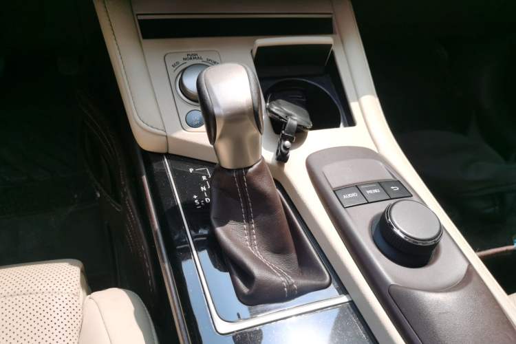 Used Lexus ES 2015 200 Elite Edition Gear Lever