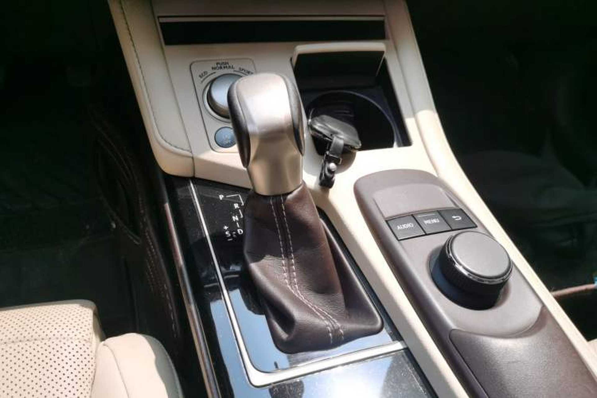 Used Lexus ES 2015 200 Elite Edition Gear Lever