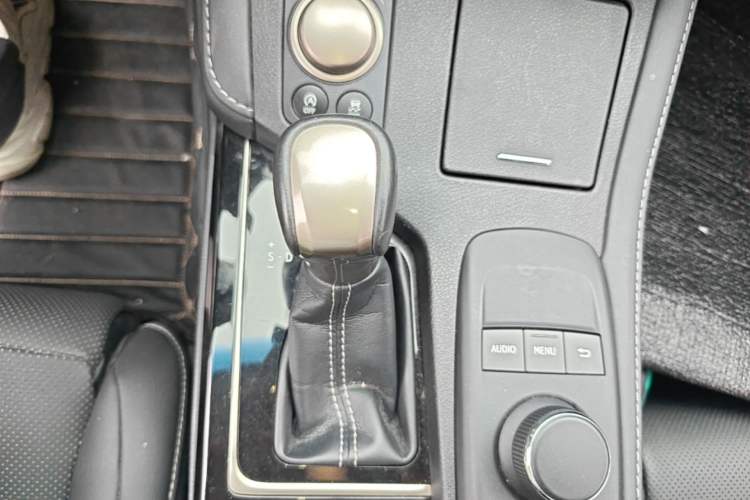 Used Lexus ES 2015 200 Elite Edition Gear Lever