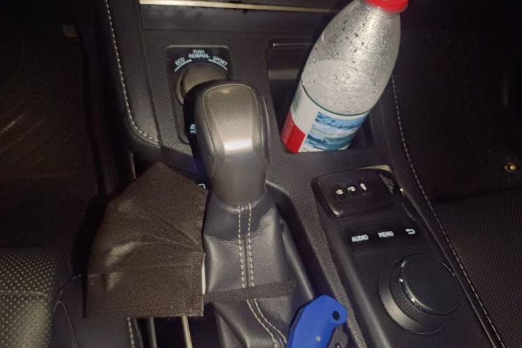 Used Lexus ES 2015 300h Comfort Edition Gear Lever