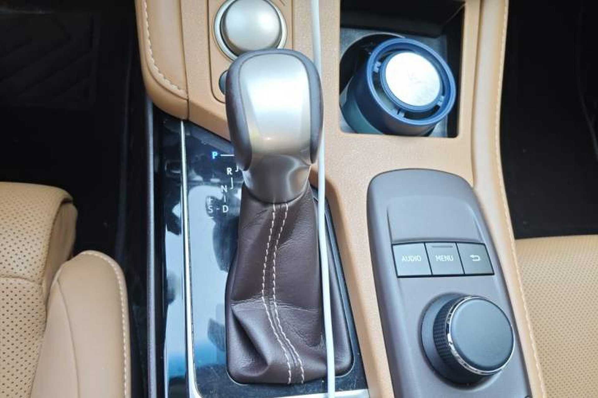 Used Lexus ES 2015 200 Elite Edition Gear Lever