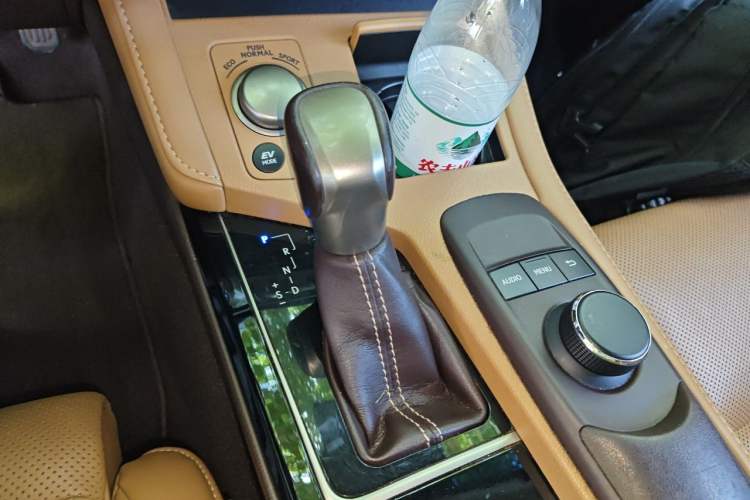 Used Lexus ES 2015 300h Comfort Edition Gear Lever