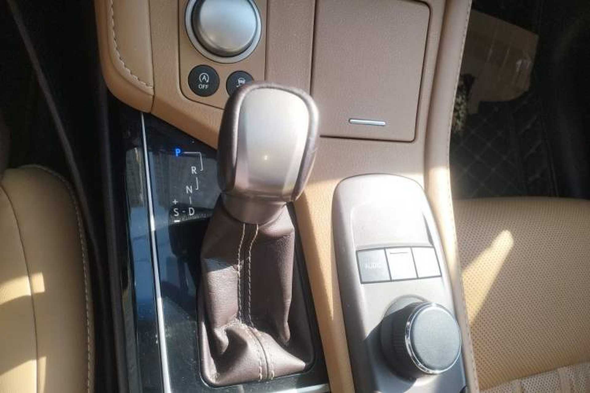 Used Lexus ES 2015 200 Elite Edition Gear Lever