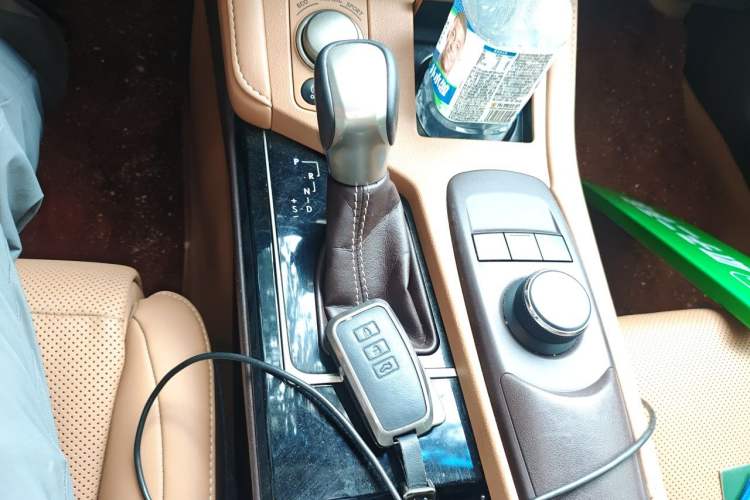 Used Lexus ES 2015 200 Elite Edition Gear Lever