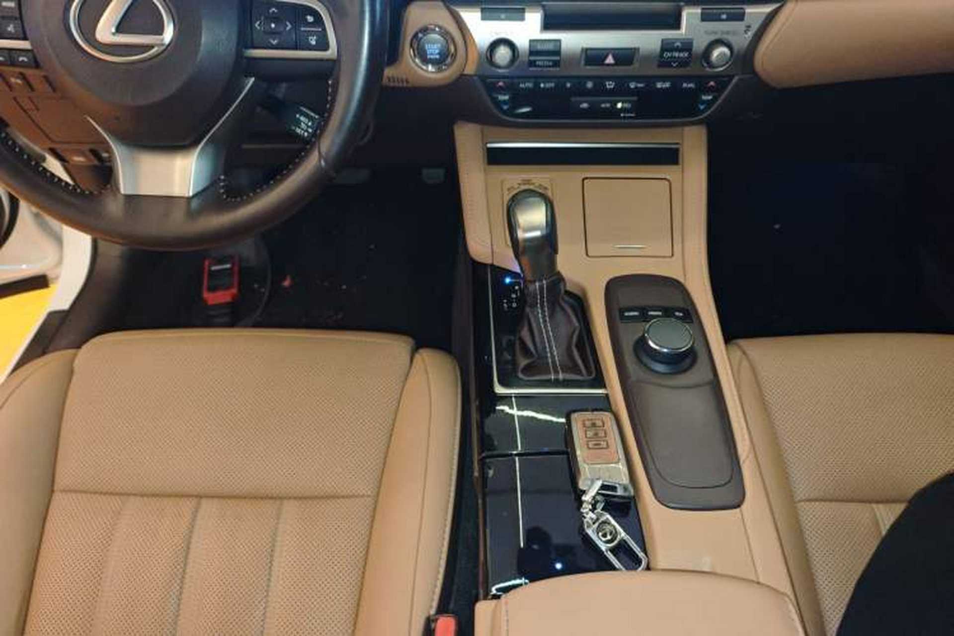 Used Lexus ES 2015 200 Elite Edition Gear Lever
