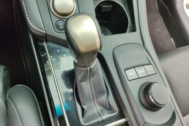 Used Lexus ES 2015 200 Elite Edition Gear Lever