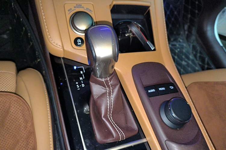 Used Lexus ES 2015 200 Elite Edition Gear Lever