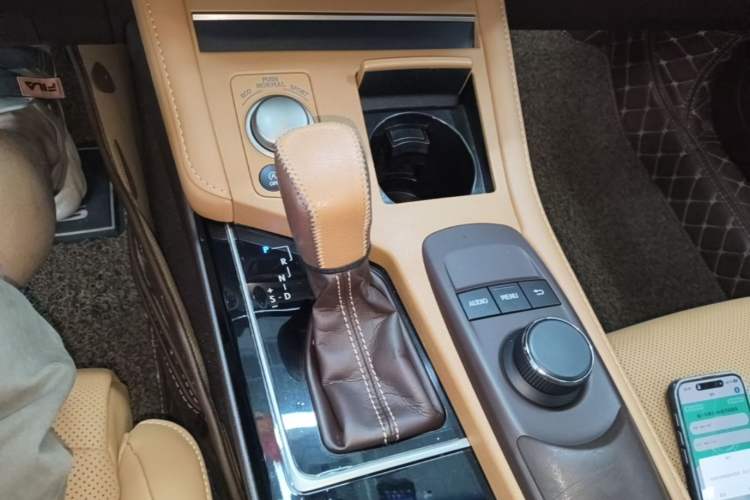 Used Lexus ES 2015 200 Elite Edition Gear Lever