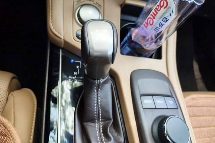 Used Lexus ES 2015 200 Elite Edition Gear Lever