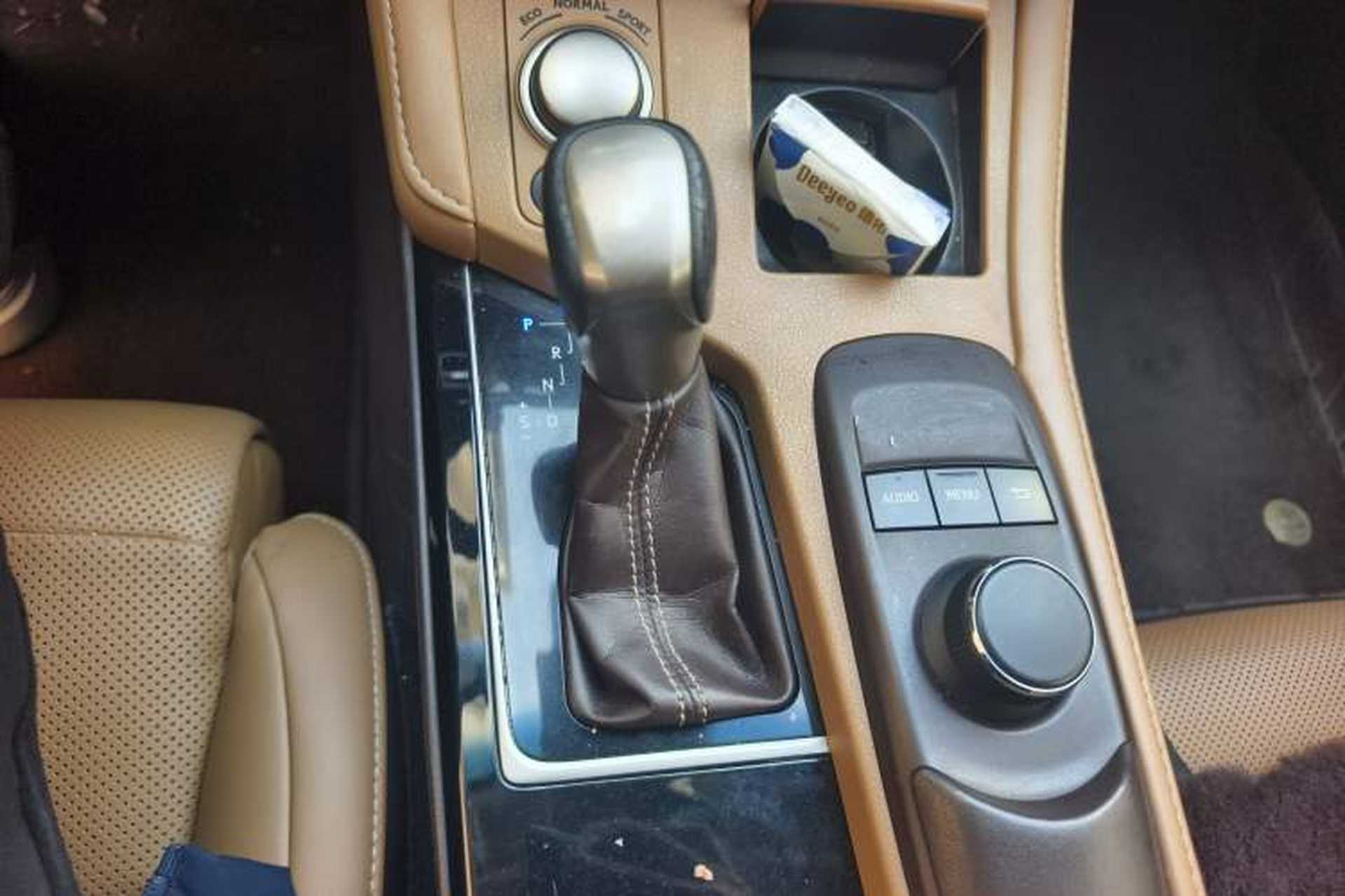 Used Lexus ES 2015 300h Comfort Edition Gear Lever