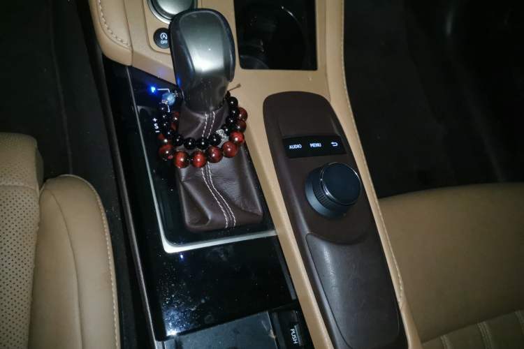 Used Lexus ES 2015 200 Elite Edition Gear Lever