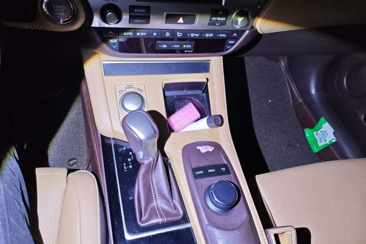 Used Lexus ES 2015 200 Elite Edition Gear Lever