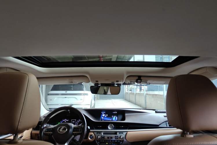 Used Lexus ES 2015 300h Comfort Edition Headliner