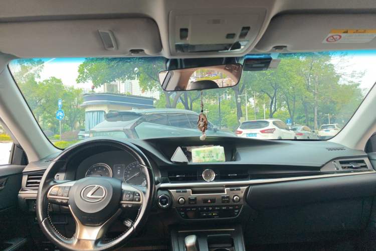 Used Lexus ES 2015 300h Comfort Edition Headliner