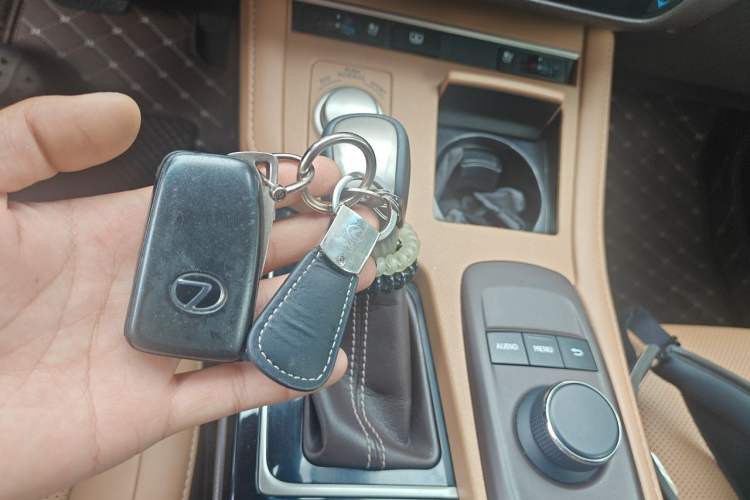 Used Lexus ES 2015 250 Elegant Edition Interior 1