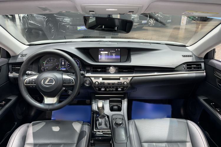 Used Lexus ES 2015 200 Elite Edition Interior 1