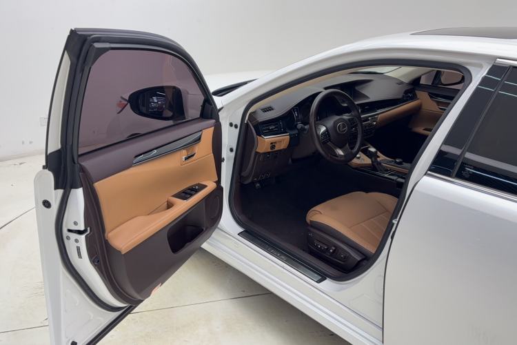 Used Lexus ES 2015 200 Elite Edition Interior 1