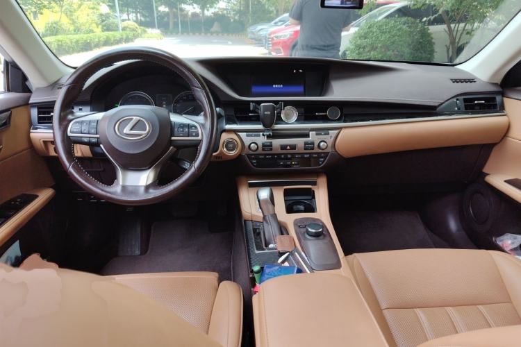 Used Lexus ES 2015 200 Elite Edition Interior 2
