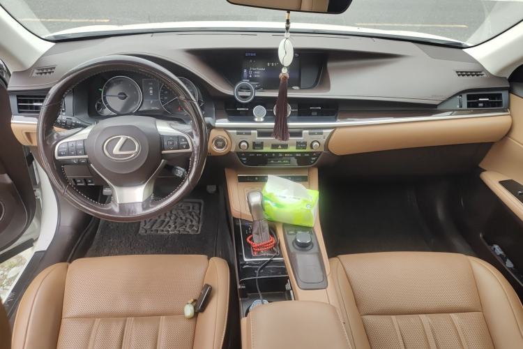Used Lexus ES 2015 250 Elegant Edition Interior 2