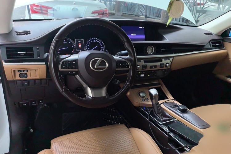 Used Lexus ES 2015 200 Elite Edition Interior 2