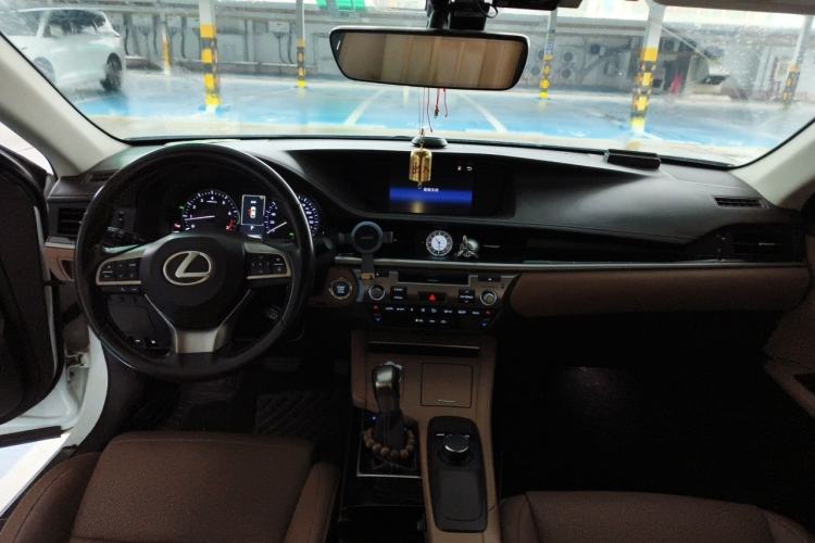 Used Lexus ES 2015 200 Elite Edition Interior 2