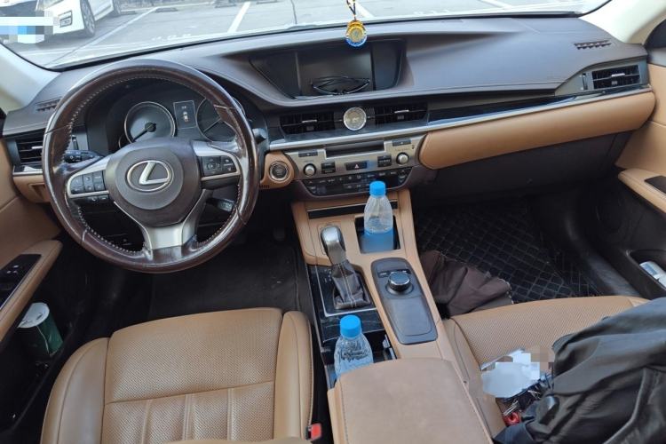 Used Lexus ES 2015 200 Elite Edition Interior 2
