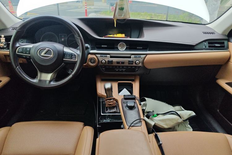 Used Lexus ES 2015 200 Elite Edition Interior 2