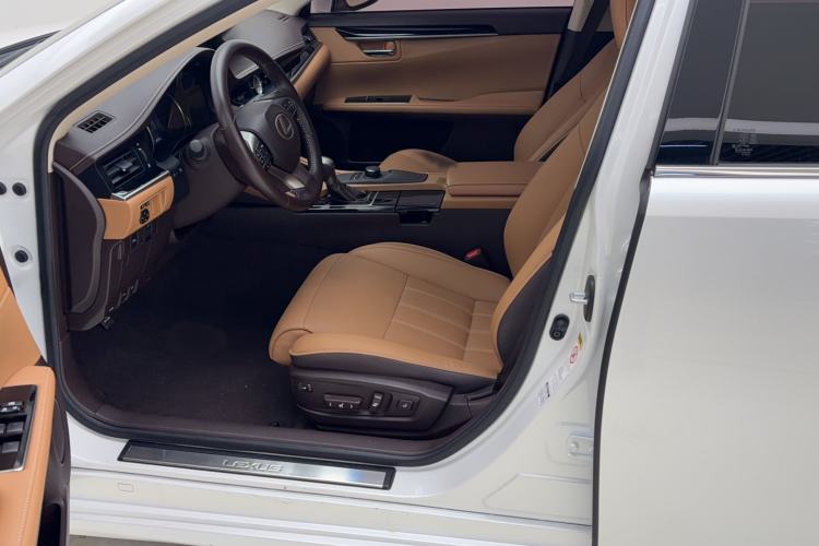 Used Lexus ES 2015 200 Elite Edition Interior 2