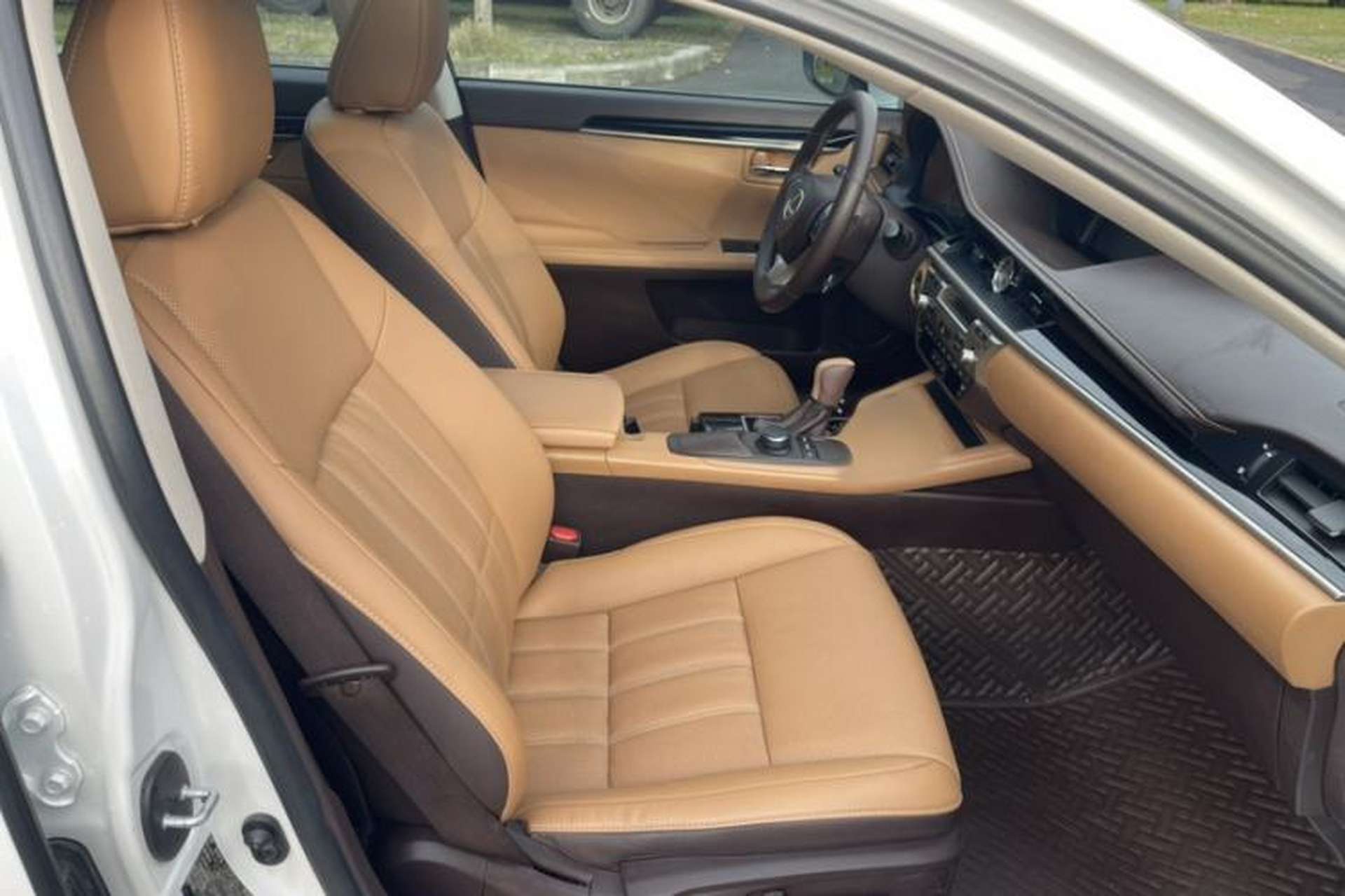 Used Lexus ES 2015 200 Elite Edition Interior 2
