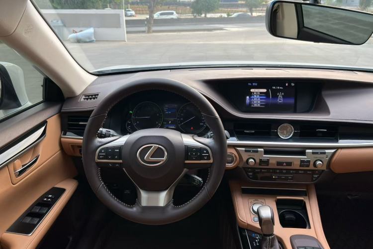 Used Lexus ES 2015 200 Elite Edition Interior 2